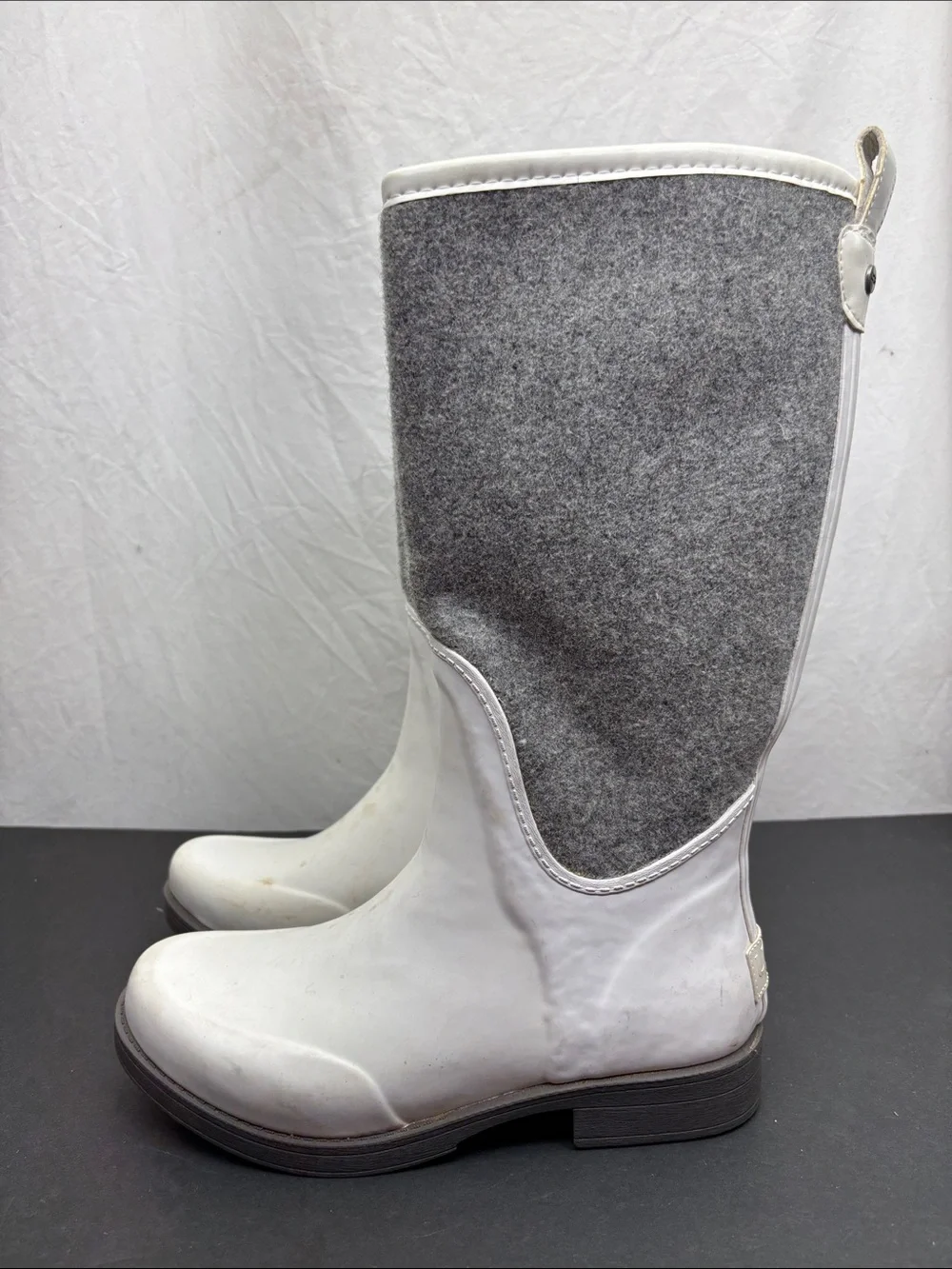 UGG White & Gray Tall Rain Boots, SZ 8 women’s, 1(BA)